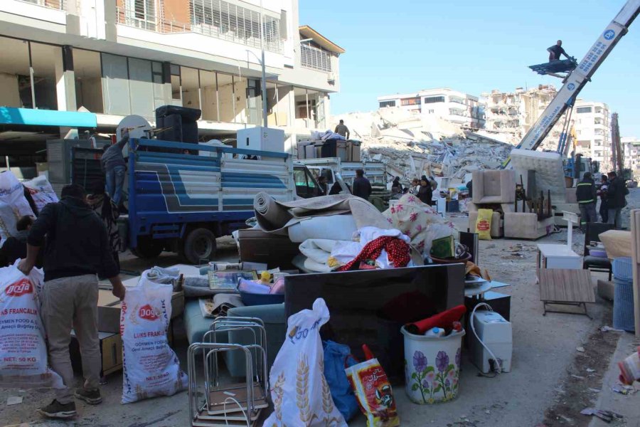 Nurdağı’ndaki Depremzedeler Yarım Kalan Hayalleriyle İlçeyi Terk Ediyor