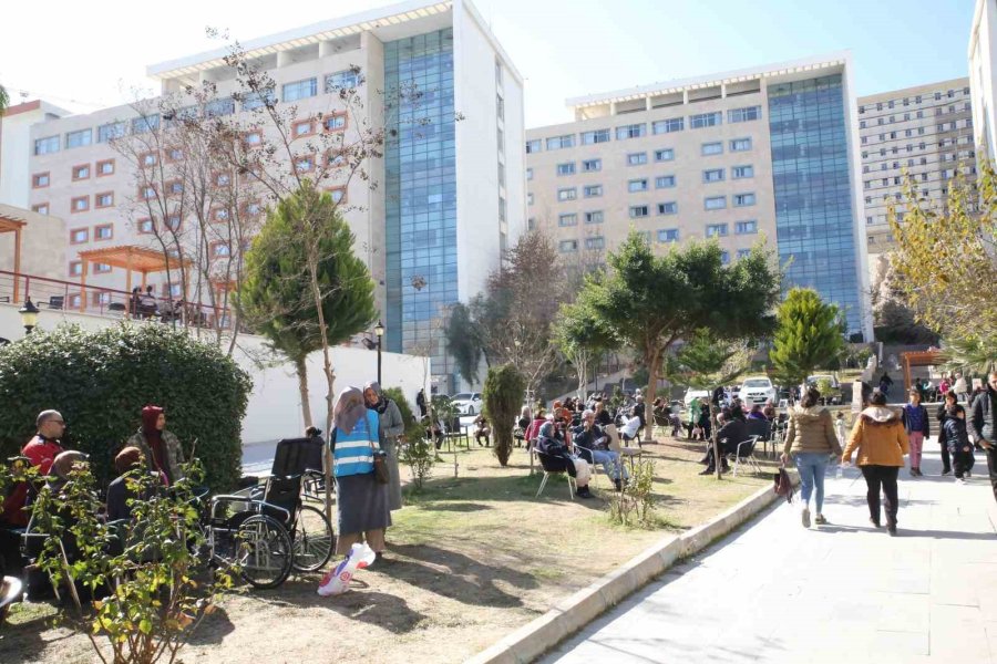 Mersin’deki Depremzedeler O Anları Anlattı: "ölümün Artık Geldiğini Düşündüm"