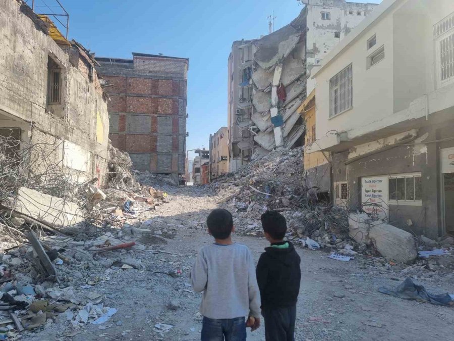 Osmaniye’de Yıkıcı Depremin İzleri Siliniyor