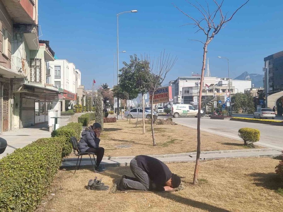 Osmaniye’de Yıkıcı Depremin İzleri Siliniyor