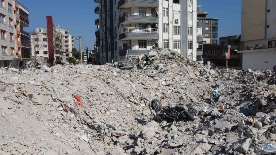 Osmaniye’de Yıkıcı Depremin İzleri Siliniyor