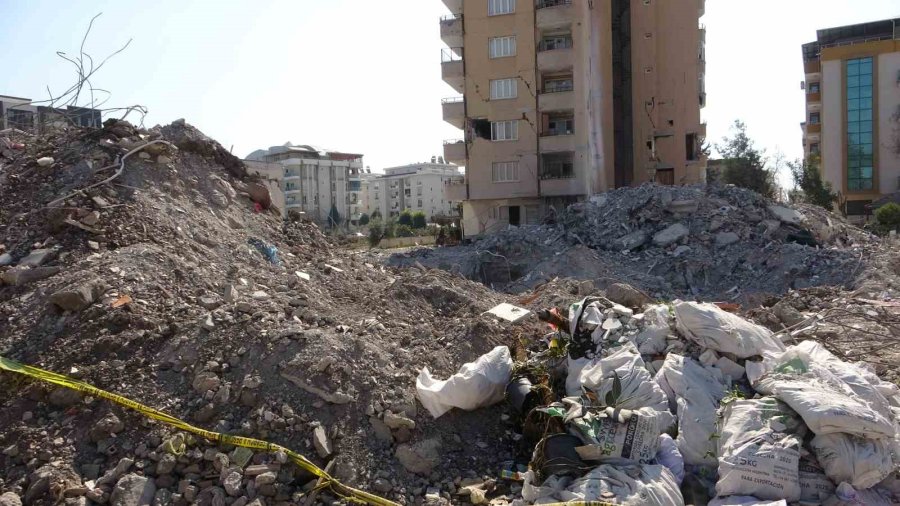 Osmaniye’de Yıkıcı Depremin İzleri Siliniyor