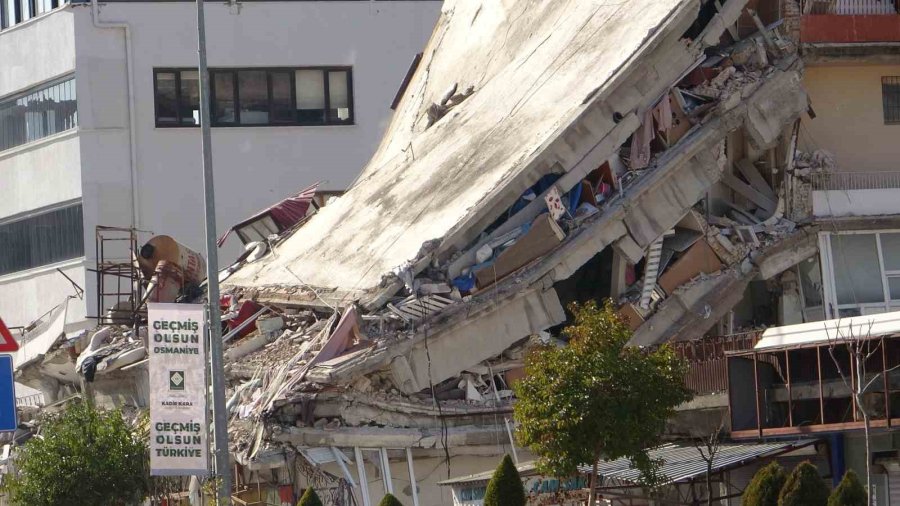 Osmaniye’de Yıkıcı Depremin İzleri Siliniyor