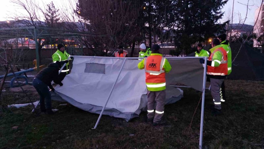 Altınordu Arama Kurtarma Ekibi Deprem Bölgesindeki Çalışmalarını Sürdürüyor