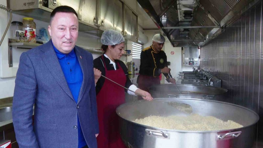 Bağlar Belediyesi Nakliyeden, Yemek Hizmetine Kadar Depremzedelerin Yanında