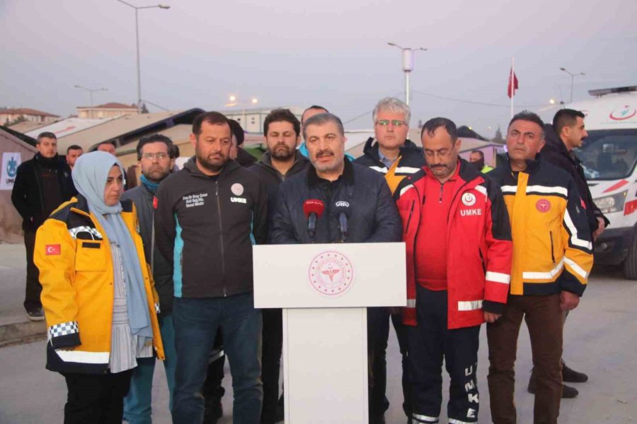 Bakan Koca: "deprem Bölgesinde Şu Ana Kadar Herhangi Bir Bulaşıcı Hastalık Salgını Saptanmadı"