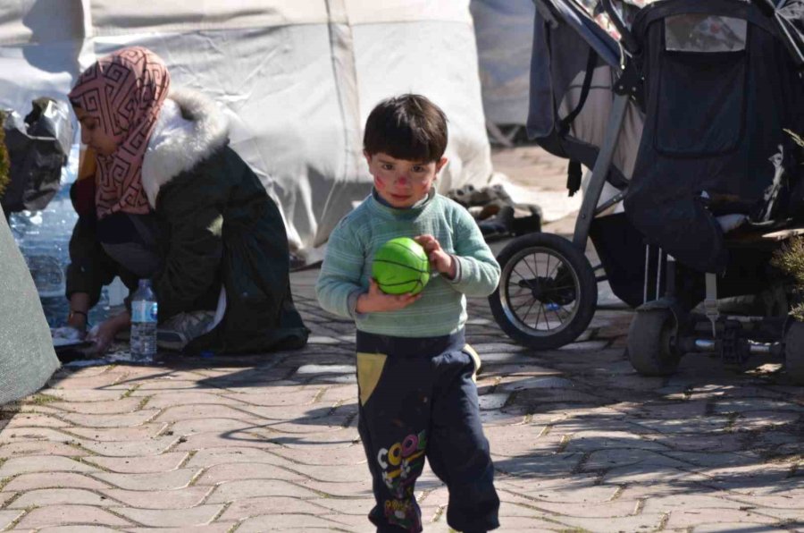 Gönüllü Öğretmenler Depremzedeler İçin Seferber Oldu