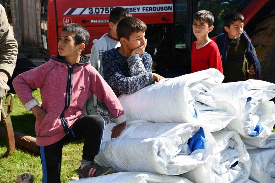 Gönüllüler Depremzedeler İçin Seferber Olmaya Devam Ediyor