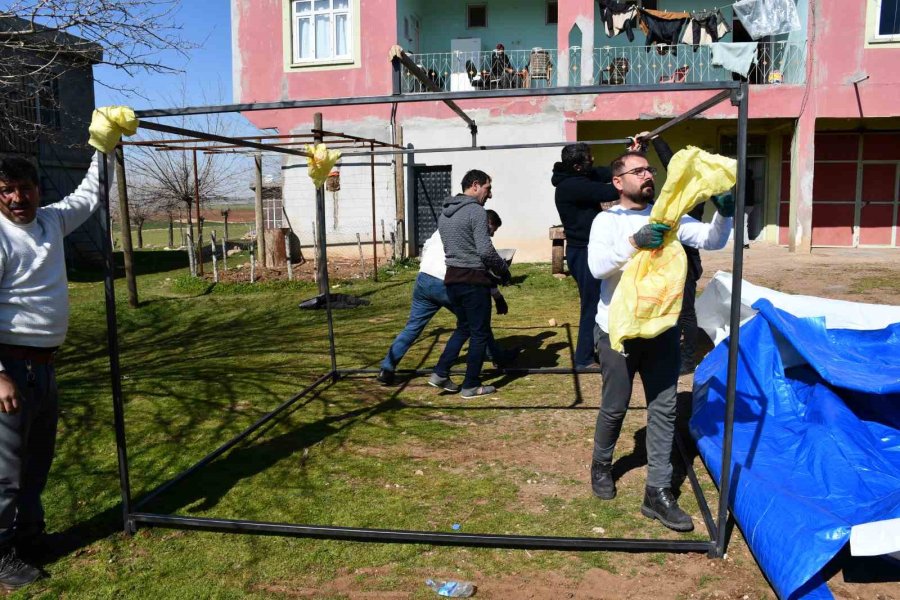 Gönüllüler Depremzedeler İçin Seferber Olmaya Devam Ediyor