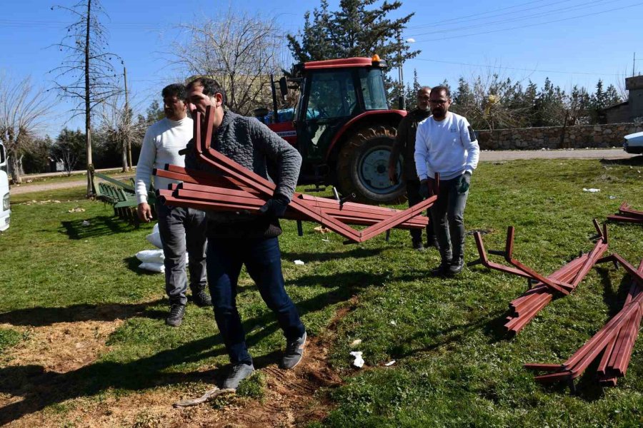 Gönüllüler Depremzedeler İçin Seferber Olmaya Devam Ediyor