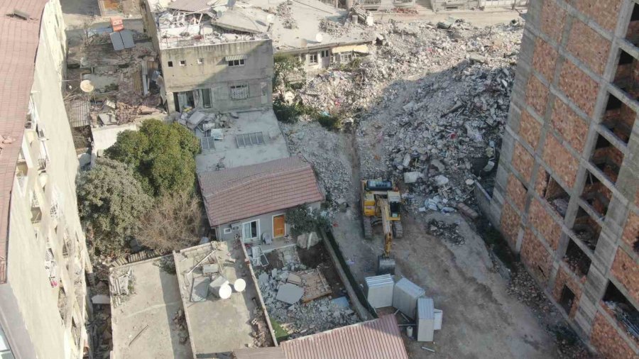 Hatay’da Bu Mahallede Sadece İki Bina Hasar Almadı