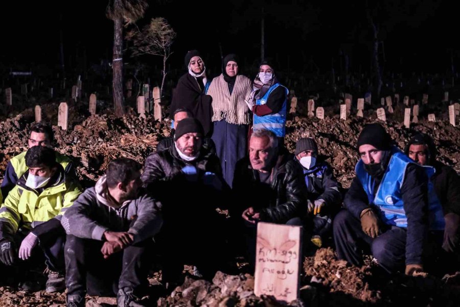 Kahramanmaraş’ta Defin İşlemleri Gece De Sürüyor