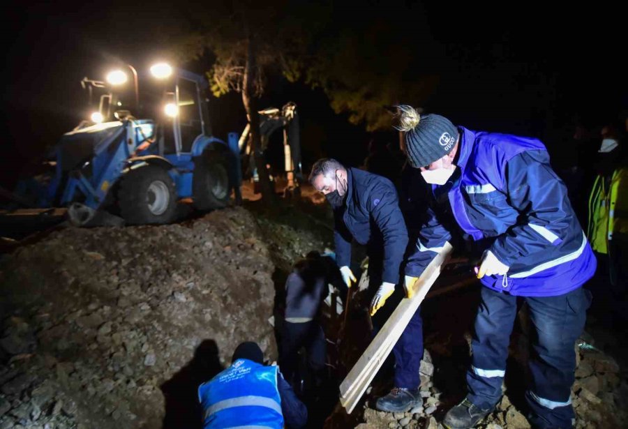 Kahramanmaraş’ta Defin İşlemleri Gece De Sürüyor