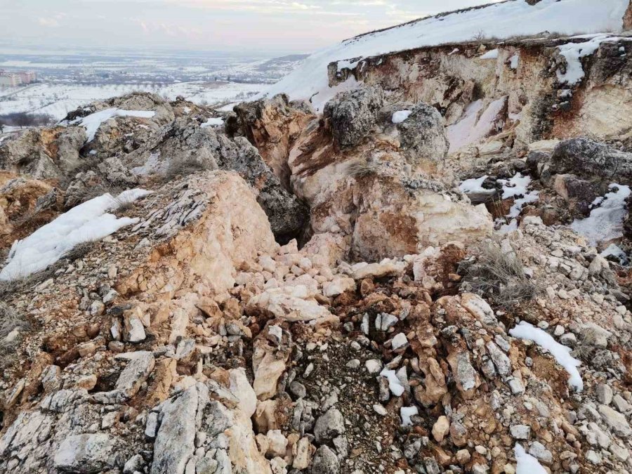 Malatya’da Korkunç Manzara: Deprem Dağı İkiye Böldü