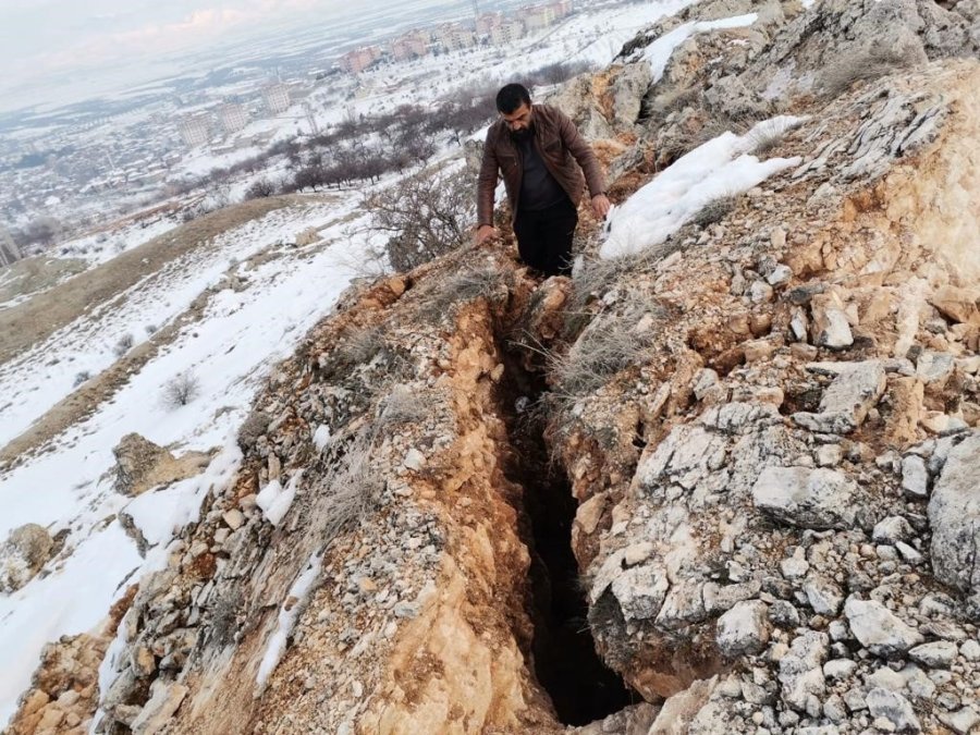 Malatya’da Korkunç Manzara: Deprem Dağı İkiye Böldü