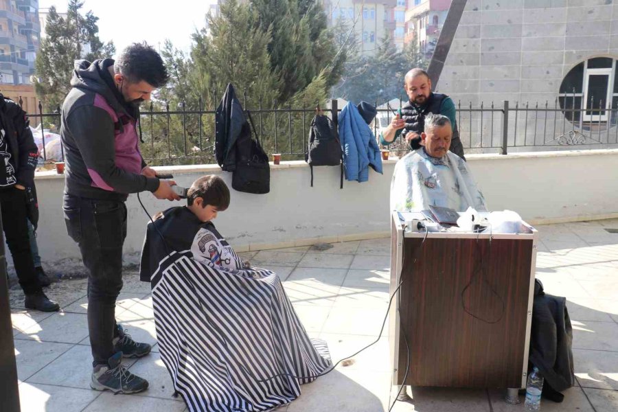 Vanlı Berberlerden Malatyalı Depremzedelere Ücretsiz Tıraş