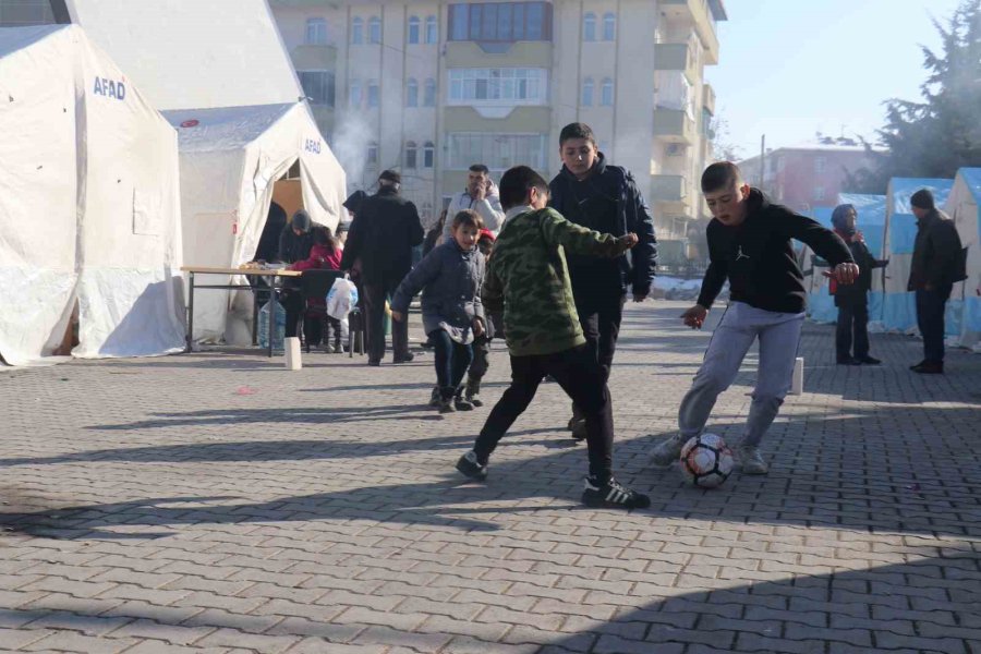 Depremin Vurduğu Malatya’da, Çocukların Çadır Kent Yaşamı