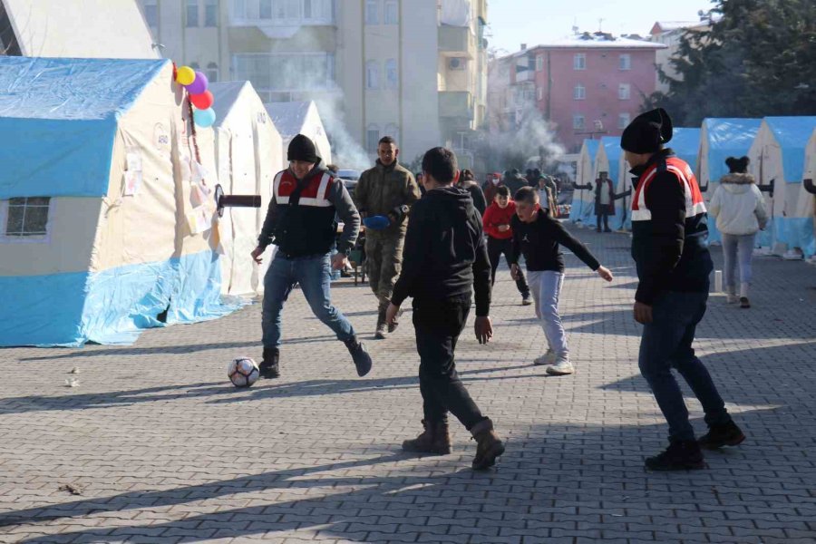 Depremin Vurduğu Malatya’da, Çocukların Çadır Kent Yaşamı