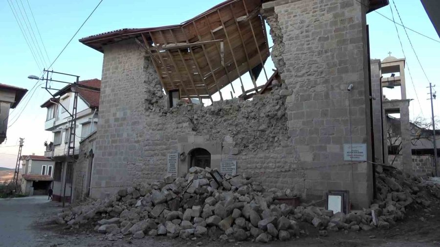 Hatay’da 700 Yıllık Meryem Ana Ortodoks Kilisesi Depremde Yıkıldı