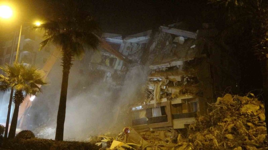 Hatay’da Arama-kurtarma Çalışmaları Tamamlanan Binalar Birer Birer Yıkılıyor