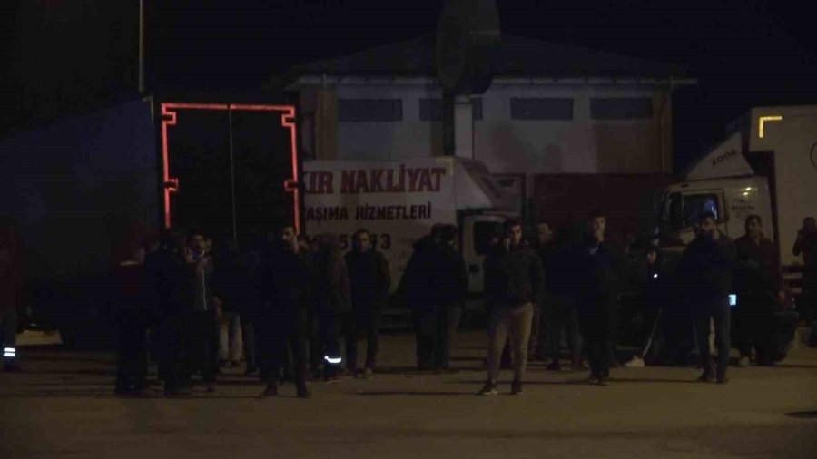 Hatay’da Deprem Sonrası Ev Yan Yattı, Facia Ucuz Atlatıldı