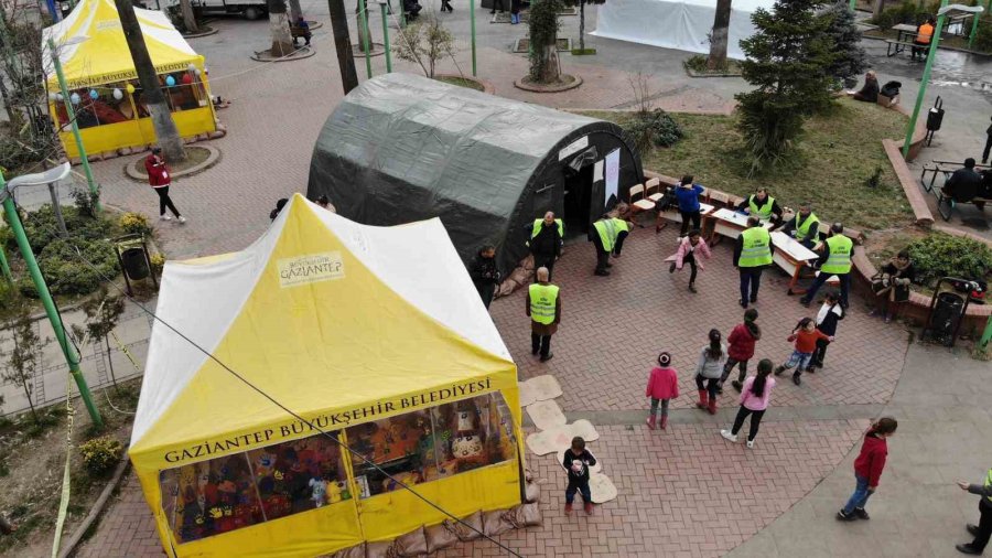 Deprem Bölgesinde Eğitim Çadırda Başladı