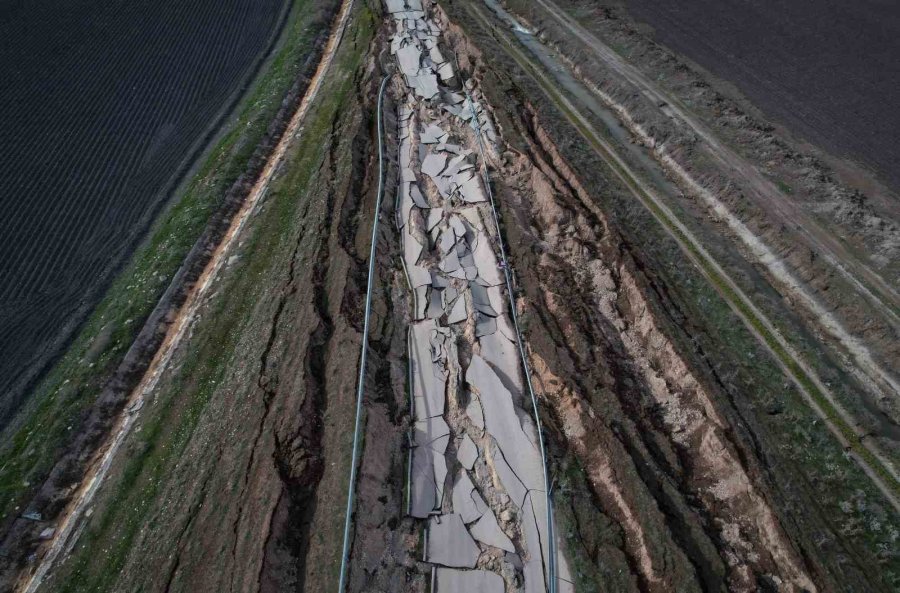 Kahramanmaraş Pazarcık’ta Depremde Yarılan Yol Havadan Görüntülendi