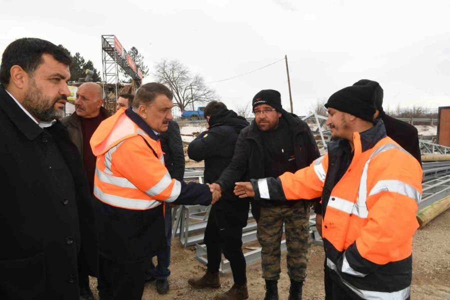 Başkan Gürkan, Doğanşehir’de Depremzedeleri Ziyaret Etti