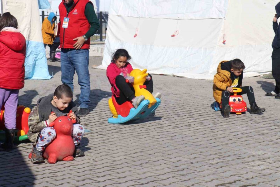 Depremin Vurduğu Malatya’da, Çocukların Çadır Kent Yaşamı