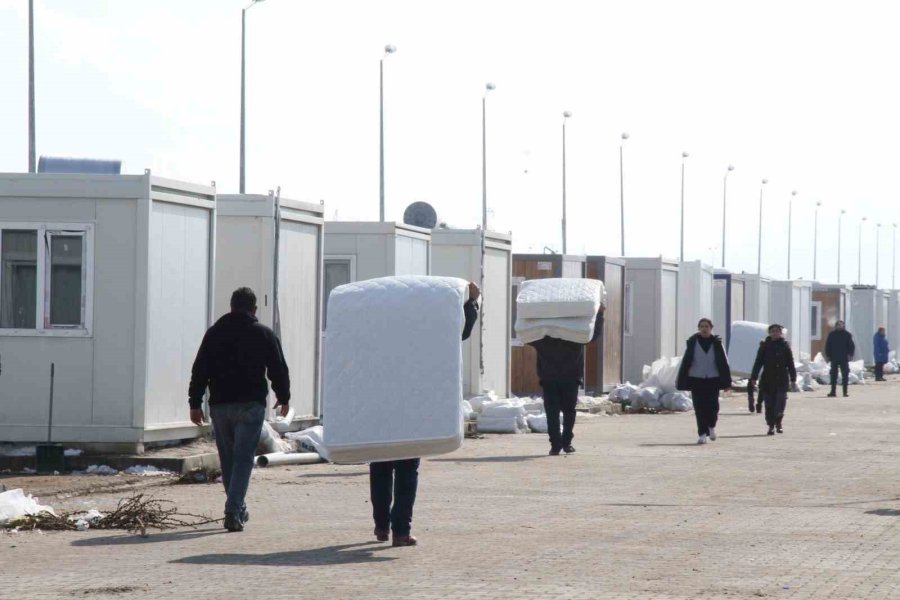 Malatya’da 10 Bin Kişinin Barınacağı Konteyner Kente Aileler Yerleşmeye Başladı