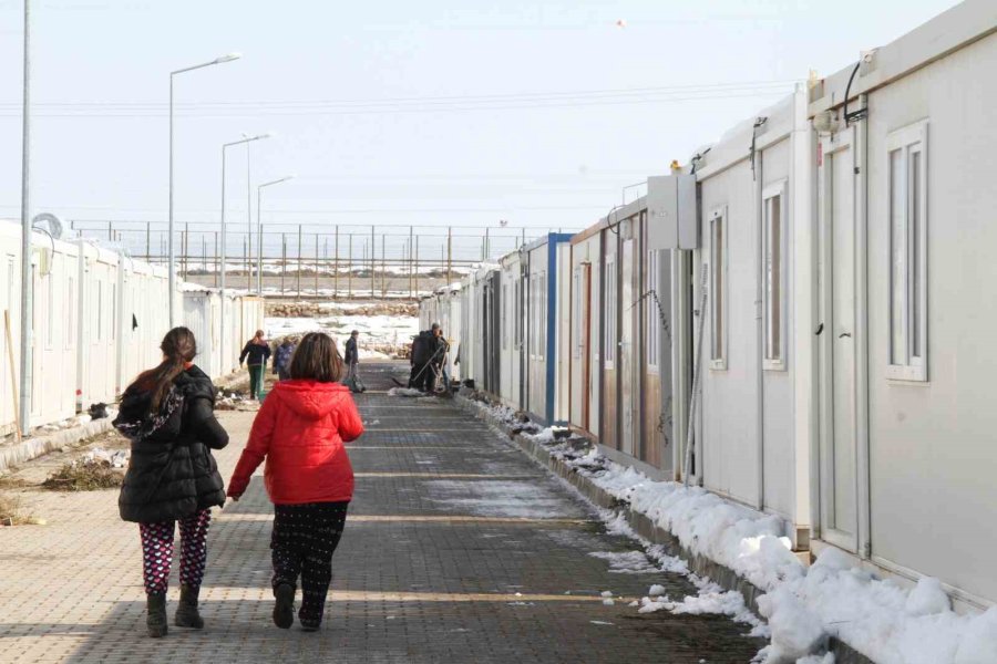 Malatya’da 10 Bin Kişinin Barınacağı Konteyner Kente Aileler Yerleşmeye Başladı