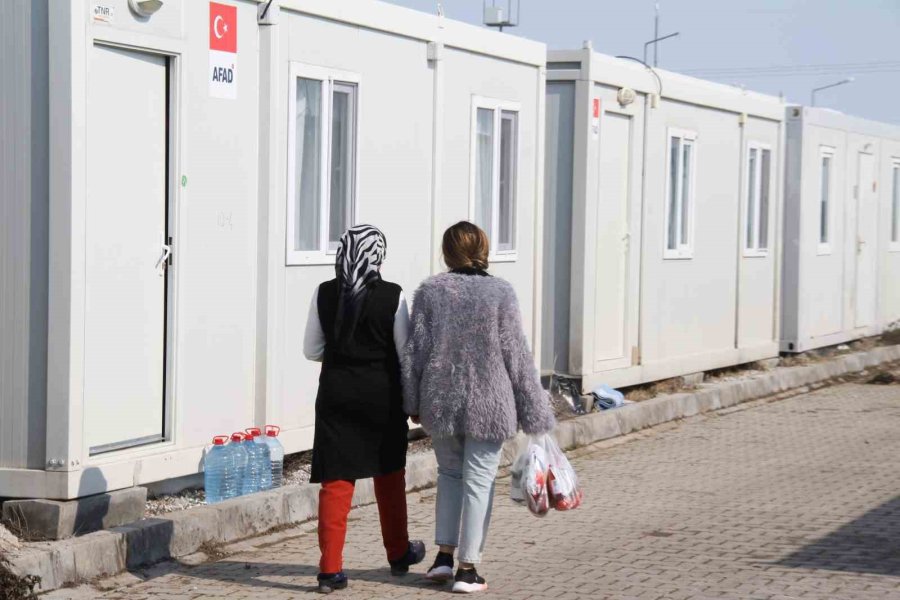 Malatya’da 10 Bin Kişinin Barınacağı Konteyner Kente Aileler Yerleşmeye Başladı