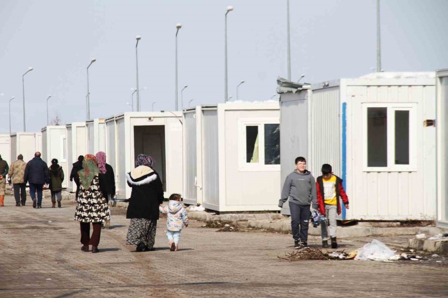 Malatya’da 10 Bin Kişinin Barınacağı Konteyner Kente Aileler Yerleşmeye Başladı