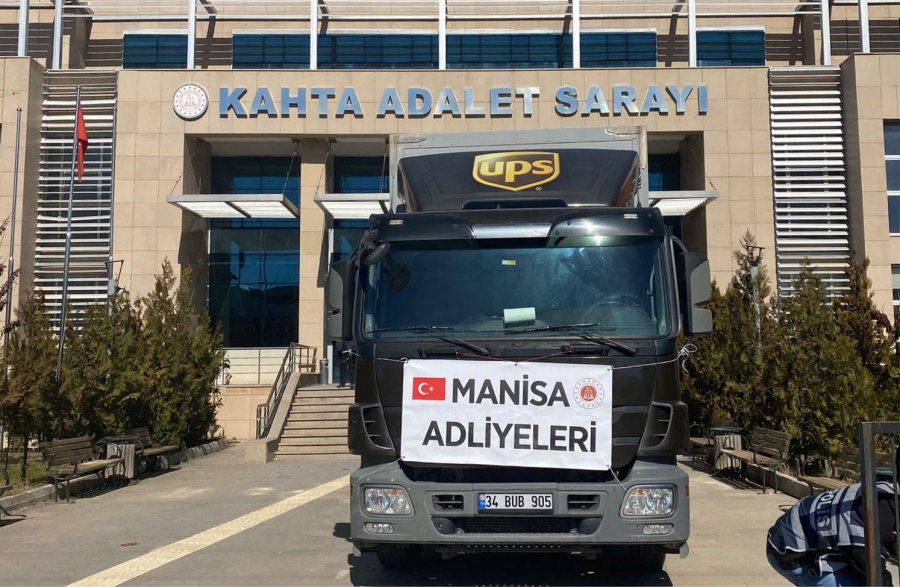 Manisa Adliyesi, Kardeş Kahta Adliyesine 3 Tır Yardım Malzemesi Gönderdi