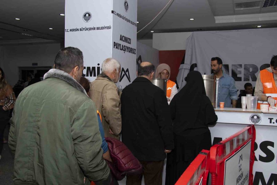 Mersin’de Gönüllüler Depremzedeler İçin Tek Yürek Oldu