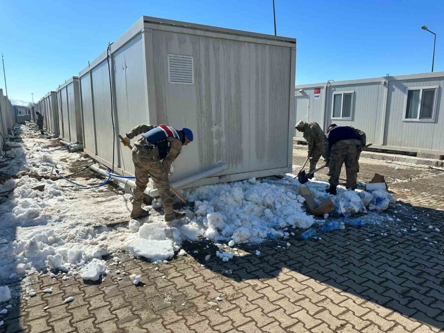 Van Jandarması Malatya’da Huzur Ve Güvenin Teminatı Olmaya Devam Ediyor