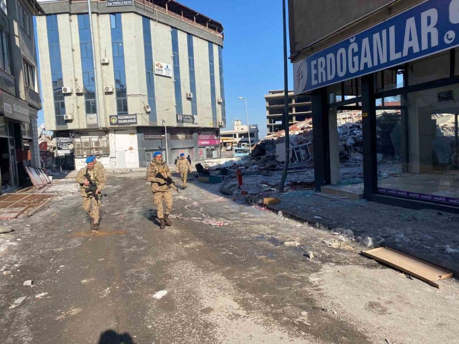 Van Jandarması Malatya’da Huzur Ve Güvenin Teminatı Olmaya Devam Ediyor