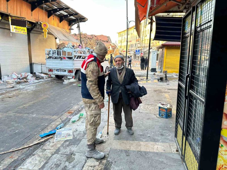 Van Jandarması Malatya’da Huzur Ve Güvenin Teminatı Olmaya Devam Ediyor