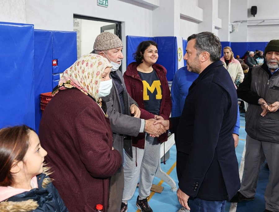 Yüreğir Belediyesi, Depremin Ardından Tüm İmkanlarını Seferber Etti