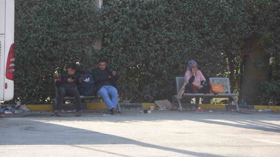 Hataylılar Yerle Bir Olan Şehirden Otobüslerle Terk Ediyor