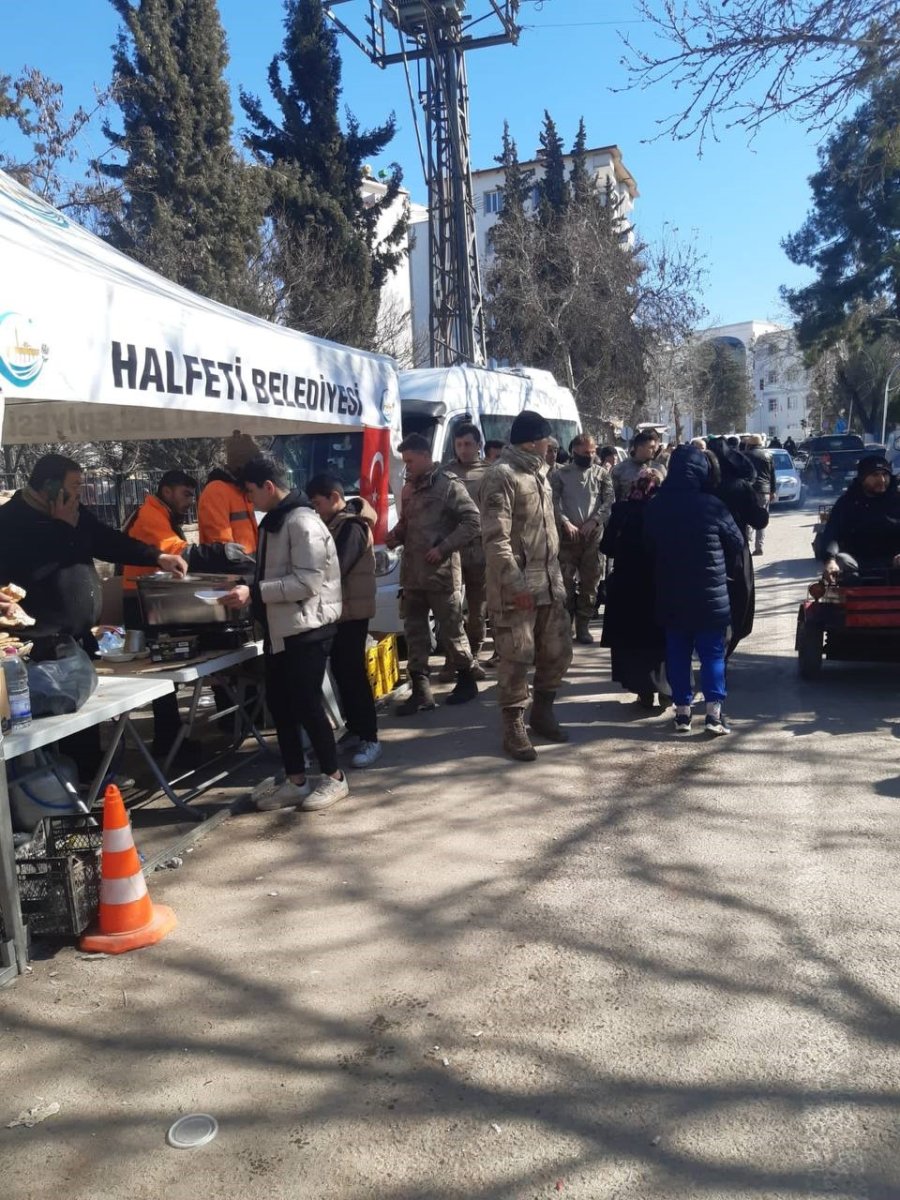 Halfeti Belediyesinden Binlerce Depremzedeye Sıcak Yemek