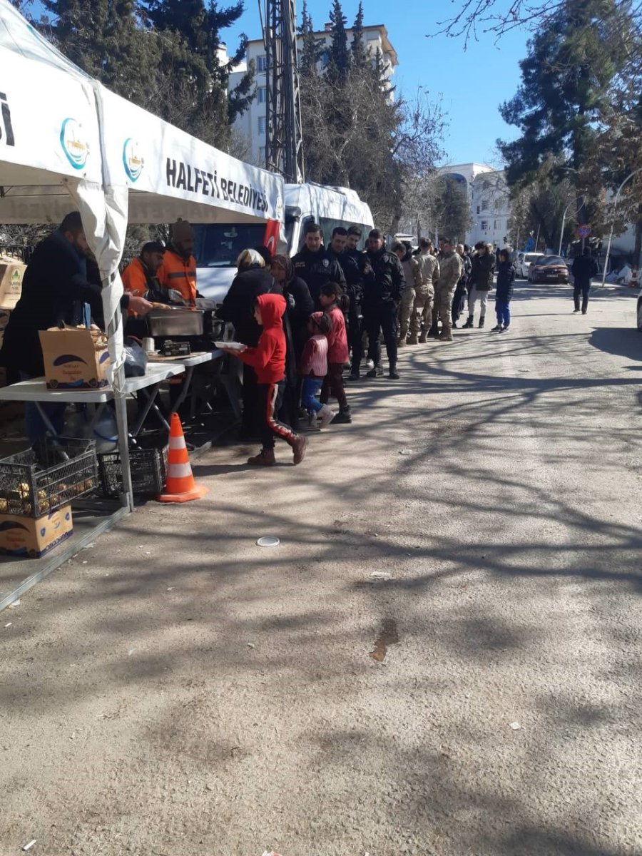 Halfeti Belediyesinden Binlerce Depremzedeye Sıcak Yemek