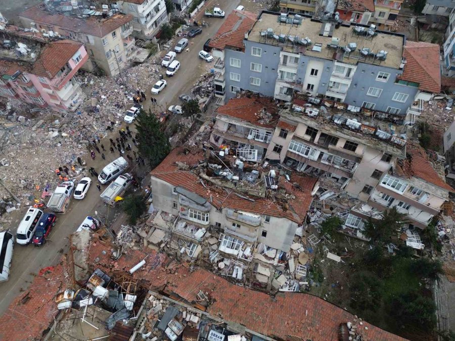 Hatay’da Yaşanan 6.4’lük Depremin Ardından Enkaz Alanı Günün İlk Işıklarıyla Havadan Görüntülendi