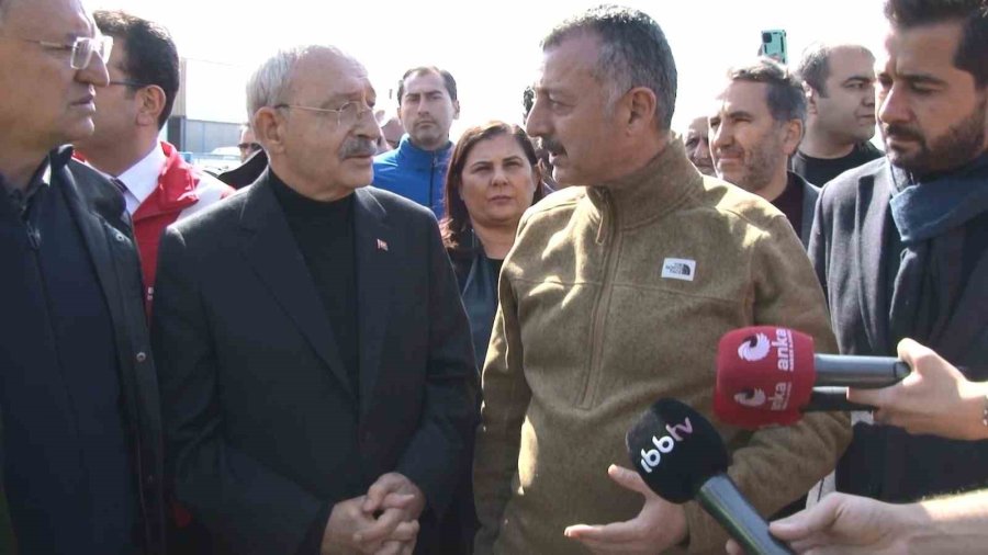 Kemal Kılıçdaroğlu Kocaeli Belediyesi’nin Kurduğu Çadır Kenti Ziyaret Etti