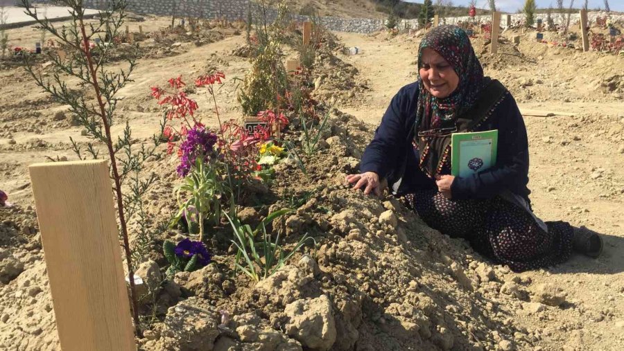 Depremde Ailesini Kaybeden Annenin Feryadı