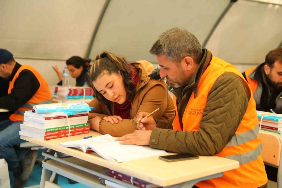 Nurdağı’ndaki Konteyner Kente Aileler Yerleştiriliyor