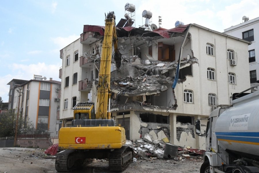 Osmaniye Barosu Ağır Hasarlı Binaların Yıkılmasına Tedbiren Durdurma Kararı Aldırdı