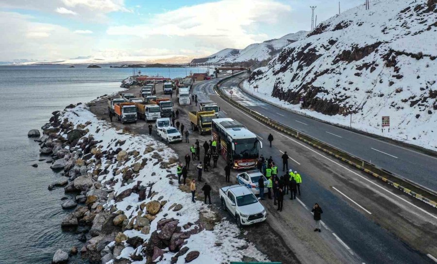 Van Büyükşehir Belediyesi Deprem Bölgesinde Var Gücüyle Çalışıyor