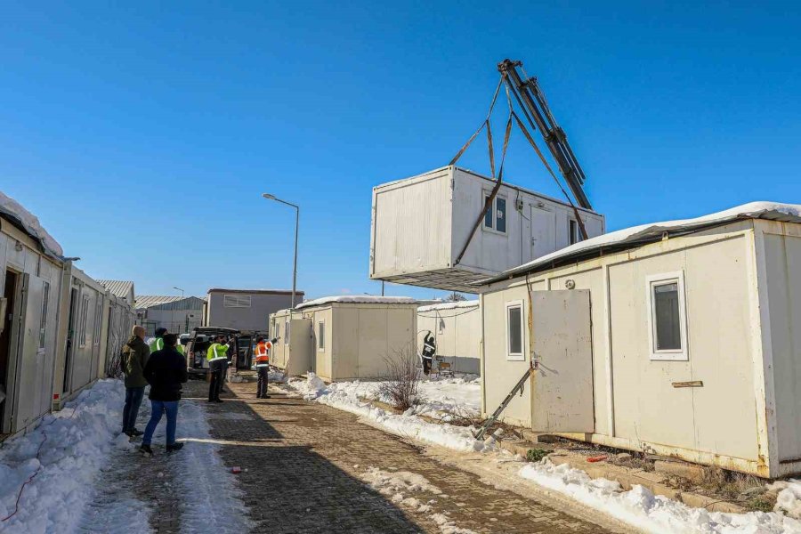 Van Büyükşehir Belediyesi Deprem Bölgesinde Var Gücüyle Çalışıyor