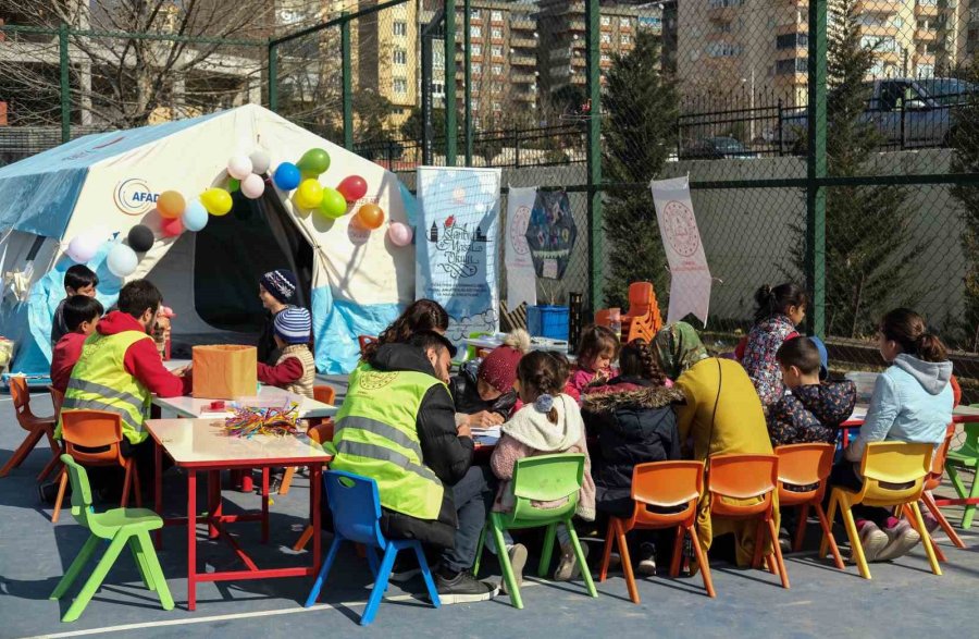 Kahramanmaraş’ta Çocukların Yaraları Masallarla Sarılıyor